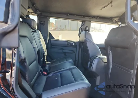 2025 Ford Bronco Outer Banks z USA, uszkodzony, nr VIN 1FMEE8BP6SLA98139